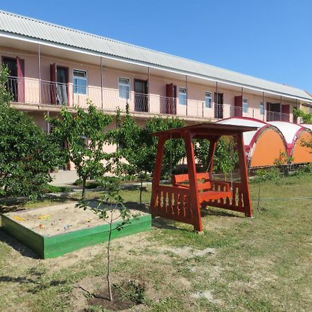 Hotel Monte Karlo Zaliznyj Port Exteriér fotografie