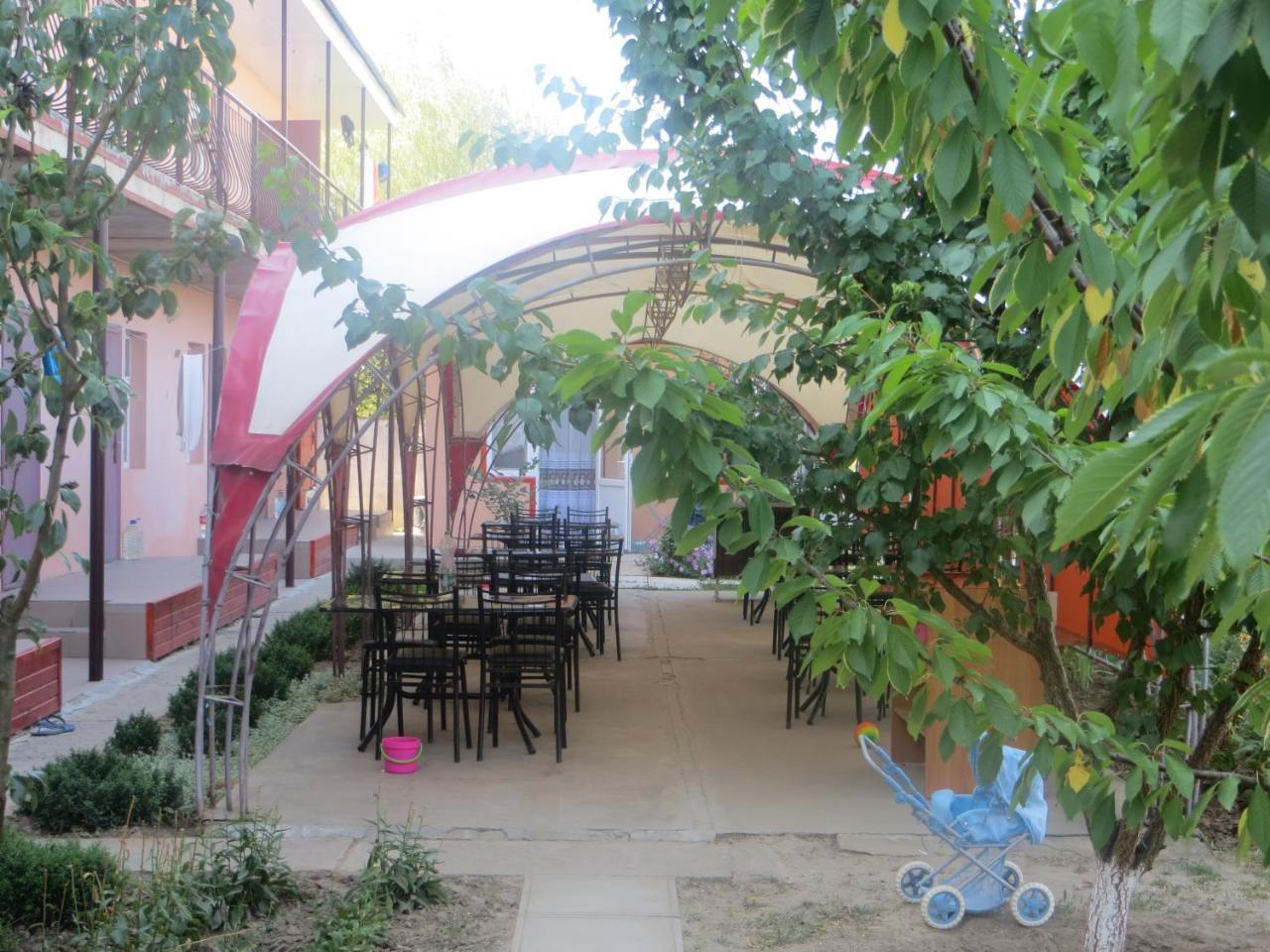 Hotel Monte Karlo Zaliznyj Port Exteriér fotografie