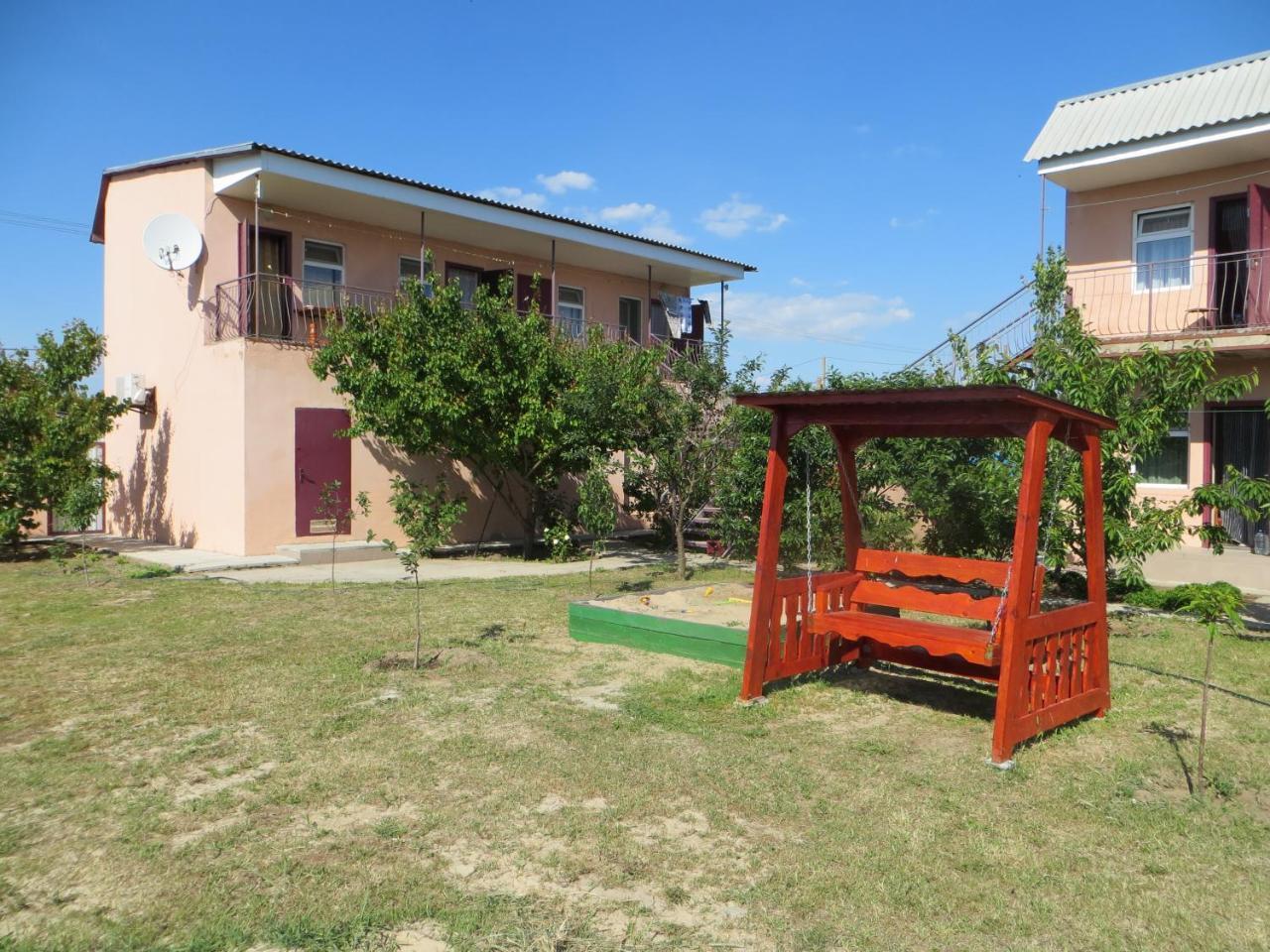 Hotel Monte Karlo Zaliznyj Port Exteriér fotografie